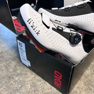 Fizik Men's Road Cycling Shoes - White and Black